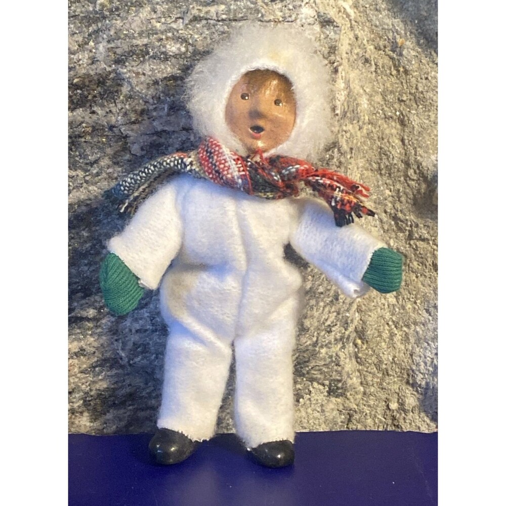 BYERS CHOICE 1992 Winter Outdoor Activities TODDLER IN WHITE SNOWSUIT Retired